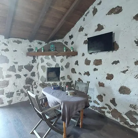 Rural House Breakfast In Front Of Ocean *